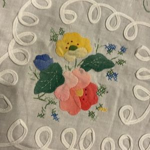 103”x70” extra Long Gorgeous Handmade Embroidered flowers Banquet TABLECLOTH